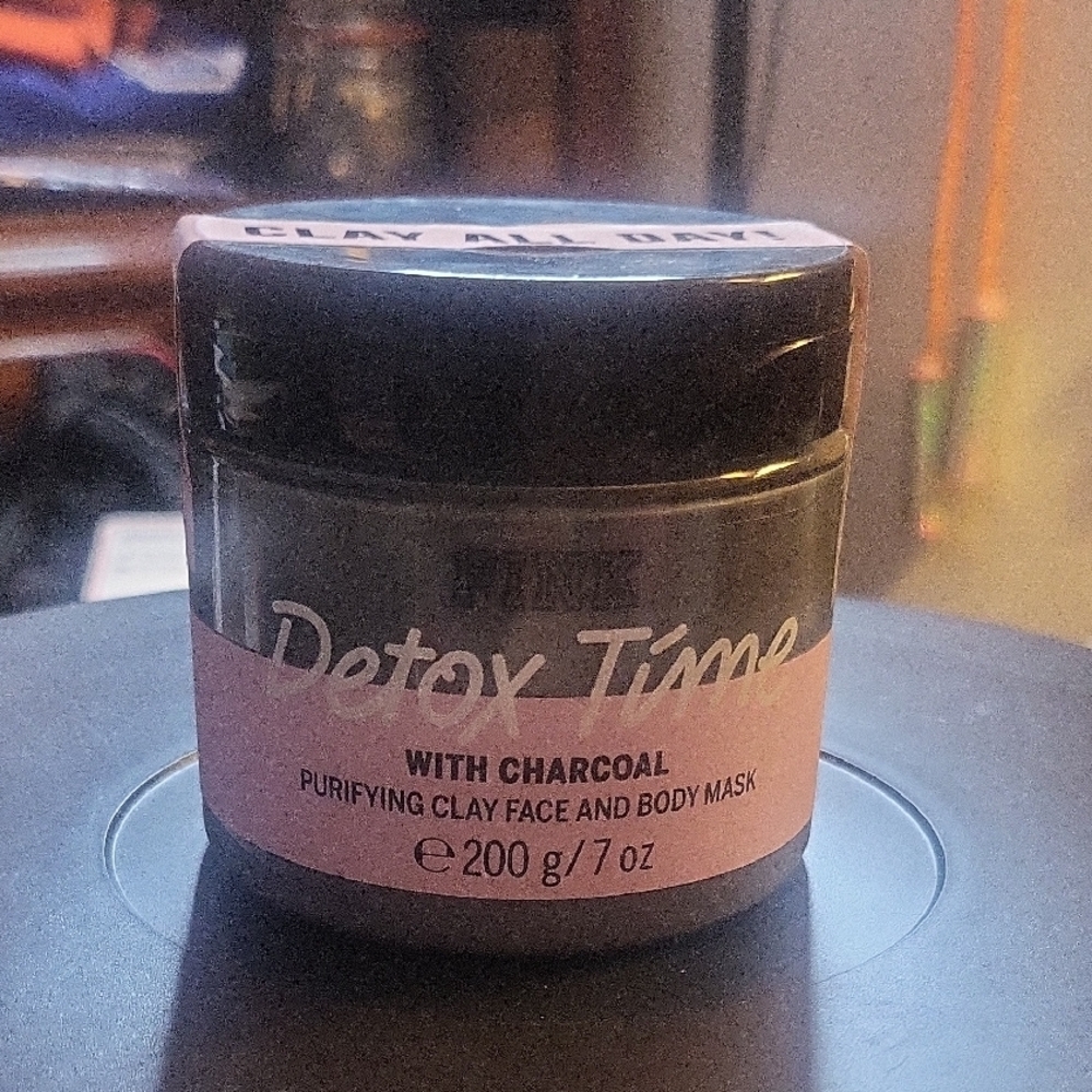 Victorias Secret Detox Time Purifying Clay Mask with Charcoal